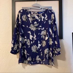 🌻 Drapey Floral Blouse